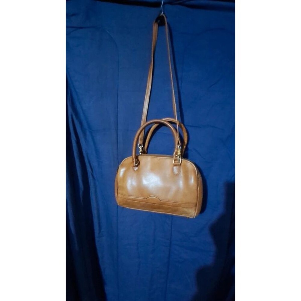 Vintage Tignanello tan colored womens handbag